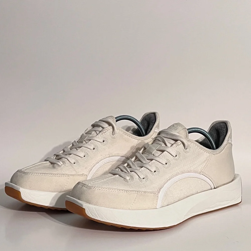 Allbirds Women’s Risers Sneakers, size 10. Cream off-white, white soles.